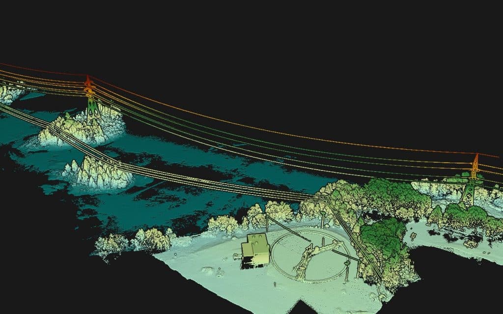 Visualisation LiDAR colorisée d'une ligne haute tension et de son environnement — relevé OHM WORKS