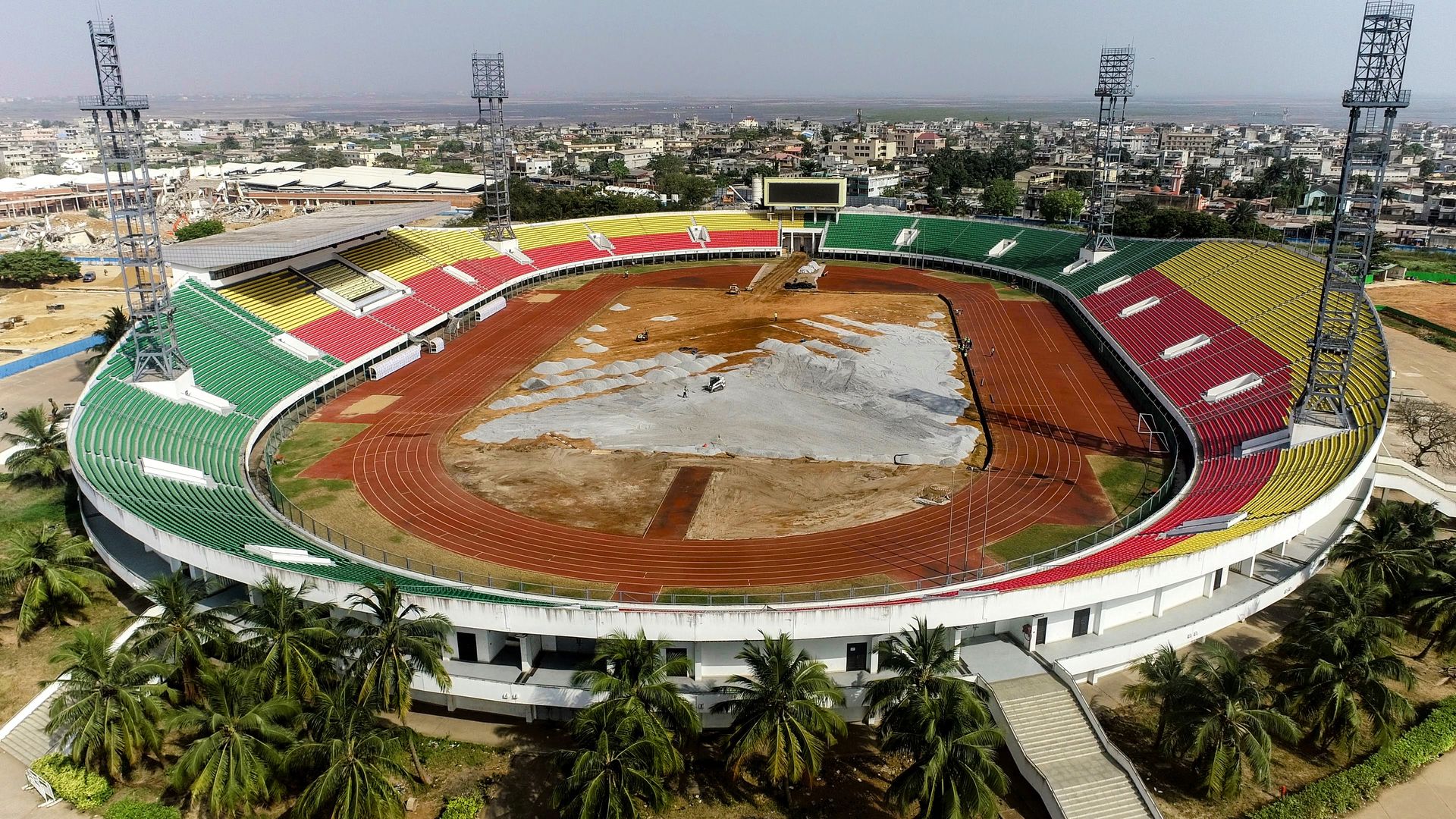 Vue drone du chantier de rnovation du stade de Cotonou